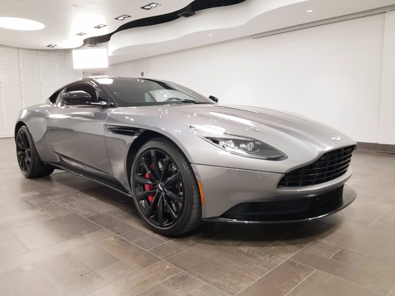 Pre-Owned 2018 Aston Martin DB11 V12 Coupe RWD 2dr Car